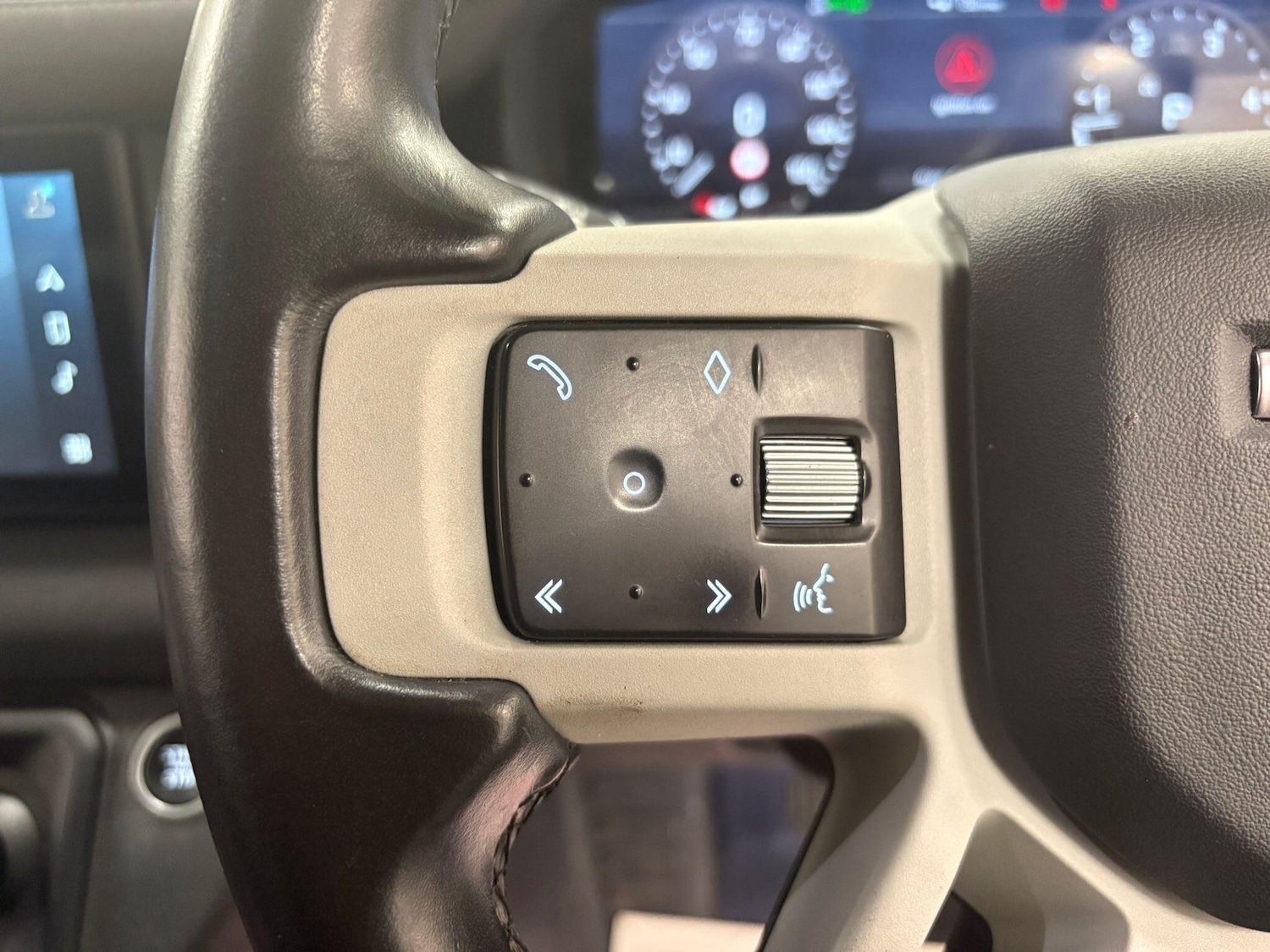 Used Land Rover Defender 110 2020 for sale - 77215544: Photo 41