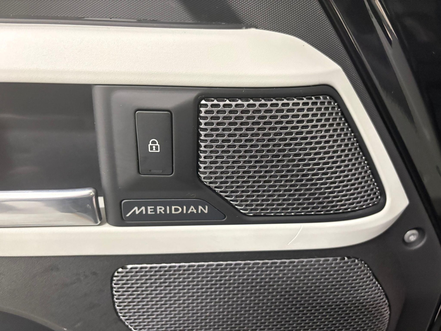 Used Land Rover Defender 110 2020 for sale - 77215544: Photo 42