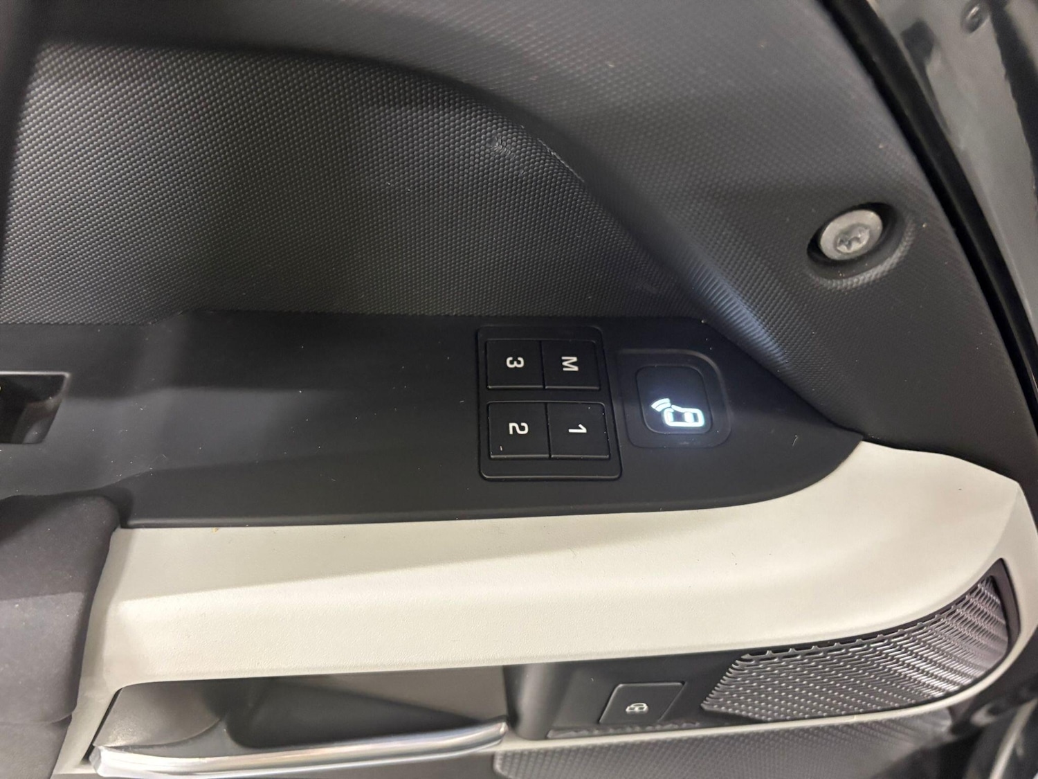 Used Land Rover Defender 110 2020 for sale - 77215544: Photo 66