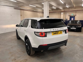 Used Land Rover Discovery Sport 2018 for sale - 77625540: Photo