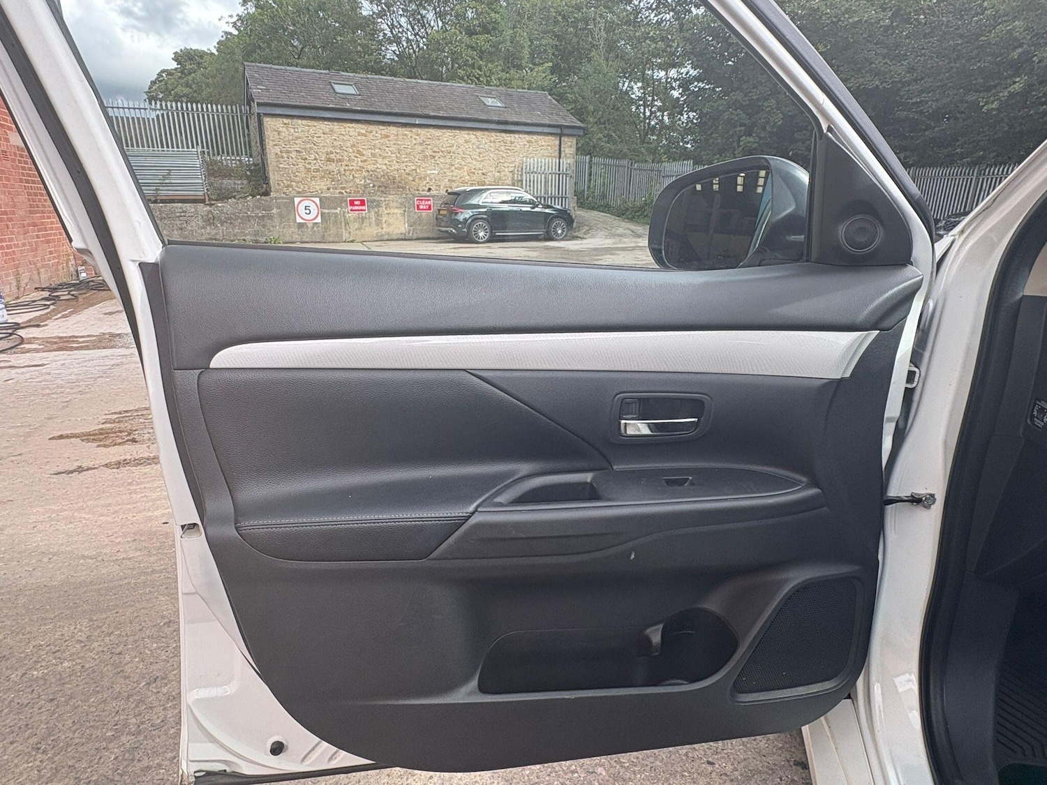 Used Mitsubishi Outlander 2014 for sale - 76371269: Photo 21