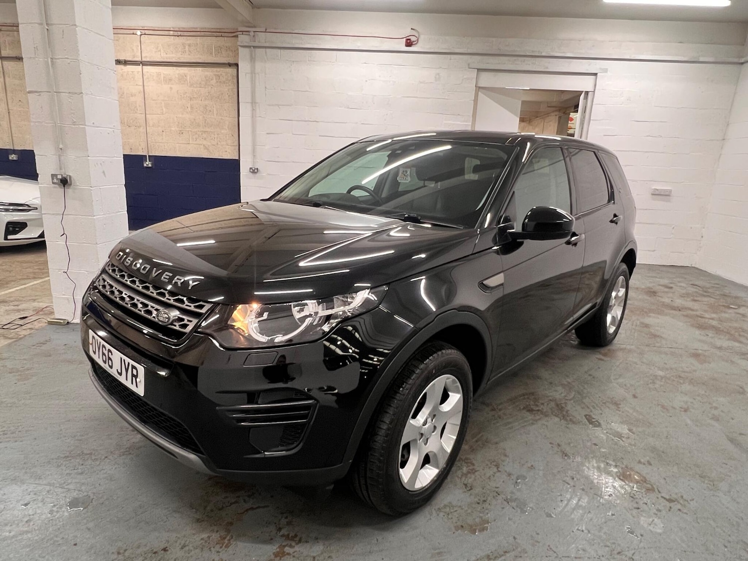 Used Land Rover Discovery Sport 2016 for sale - 77683612: Photo 3