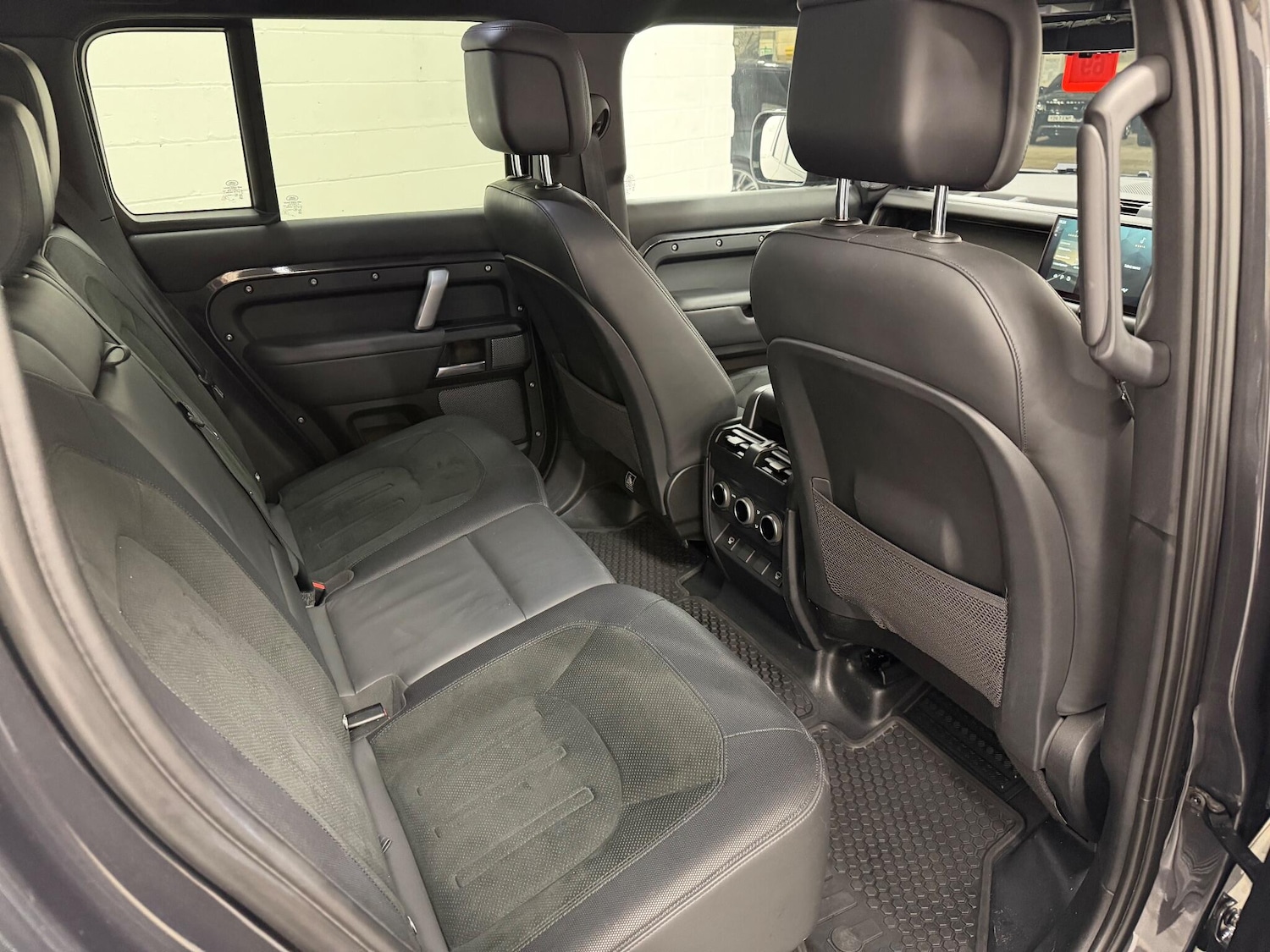 Used Land Rover Defender 2022 for sale - 76865383: Photo 11