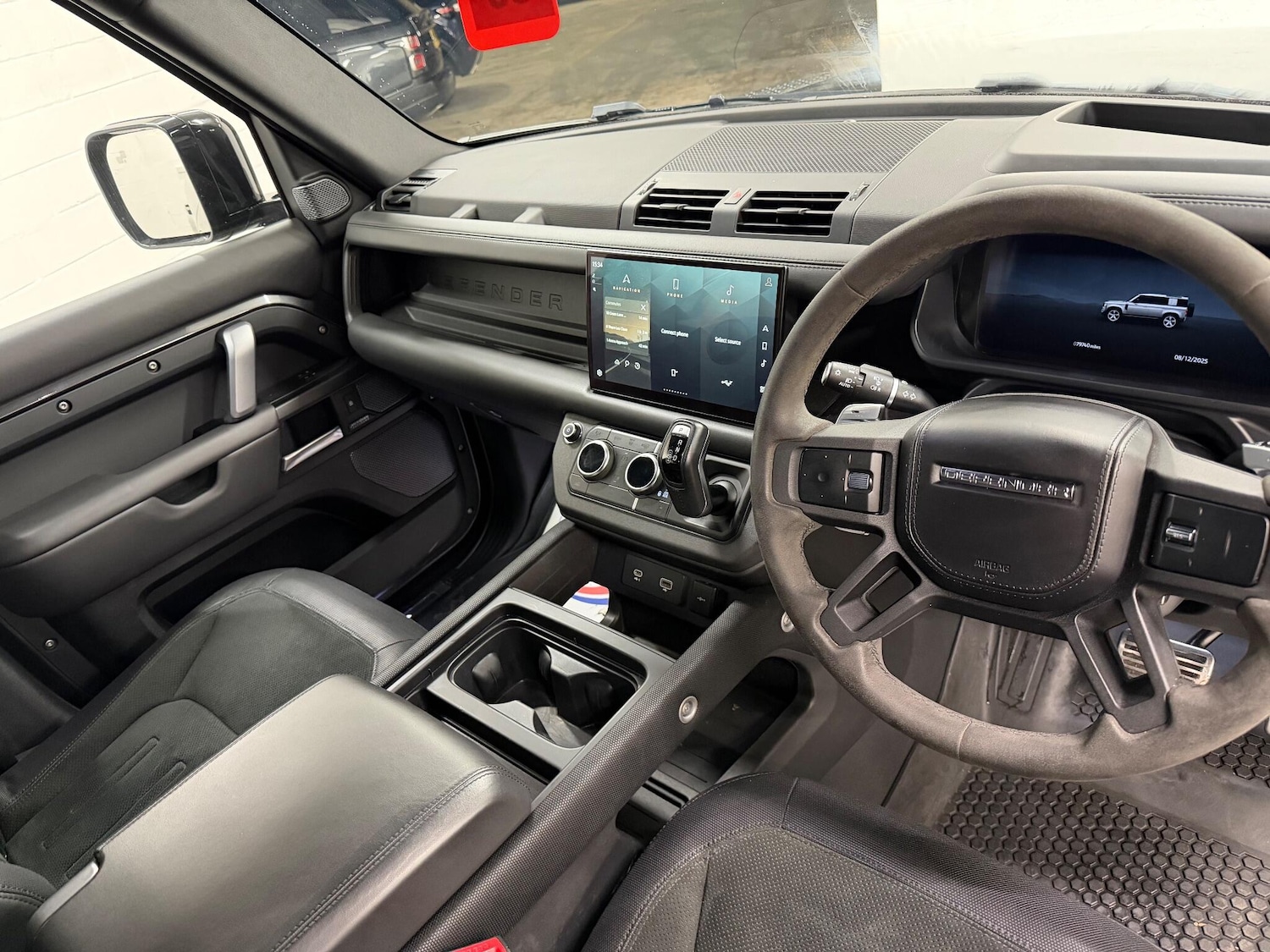 Used Land Rover Defender 2022 for sale - 76865383: Photo 8