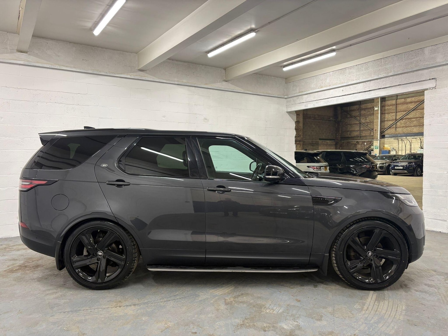 Used Land Rover Discovery 2018 for sale - 77793561: Photo 2