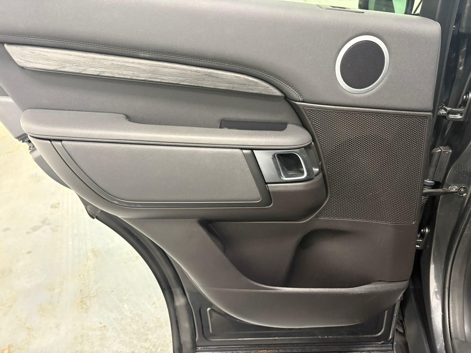 Used Land Rover Discovery 2018 for sale - 77793561: Photo 36