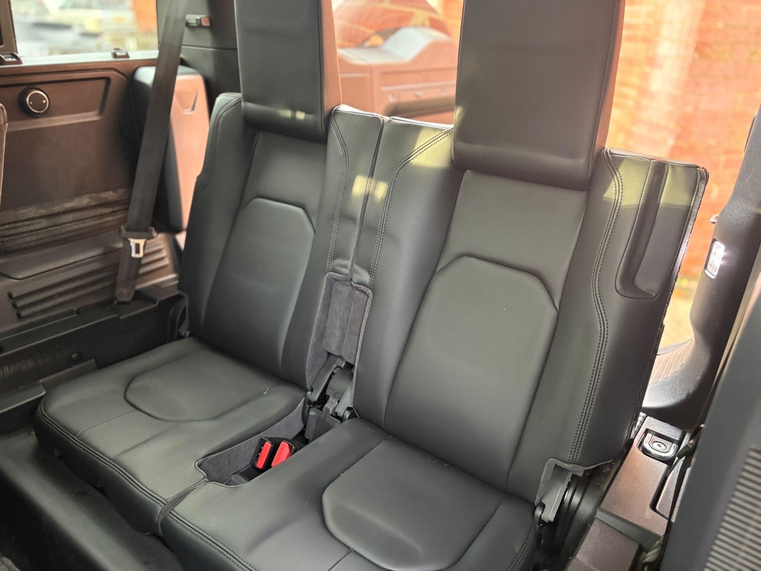 Used Land Rover Defender 2021 for sale - 77109596: Photo 11