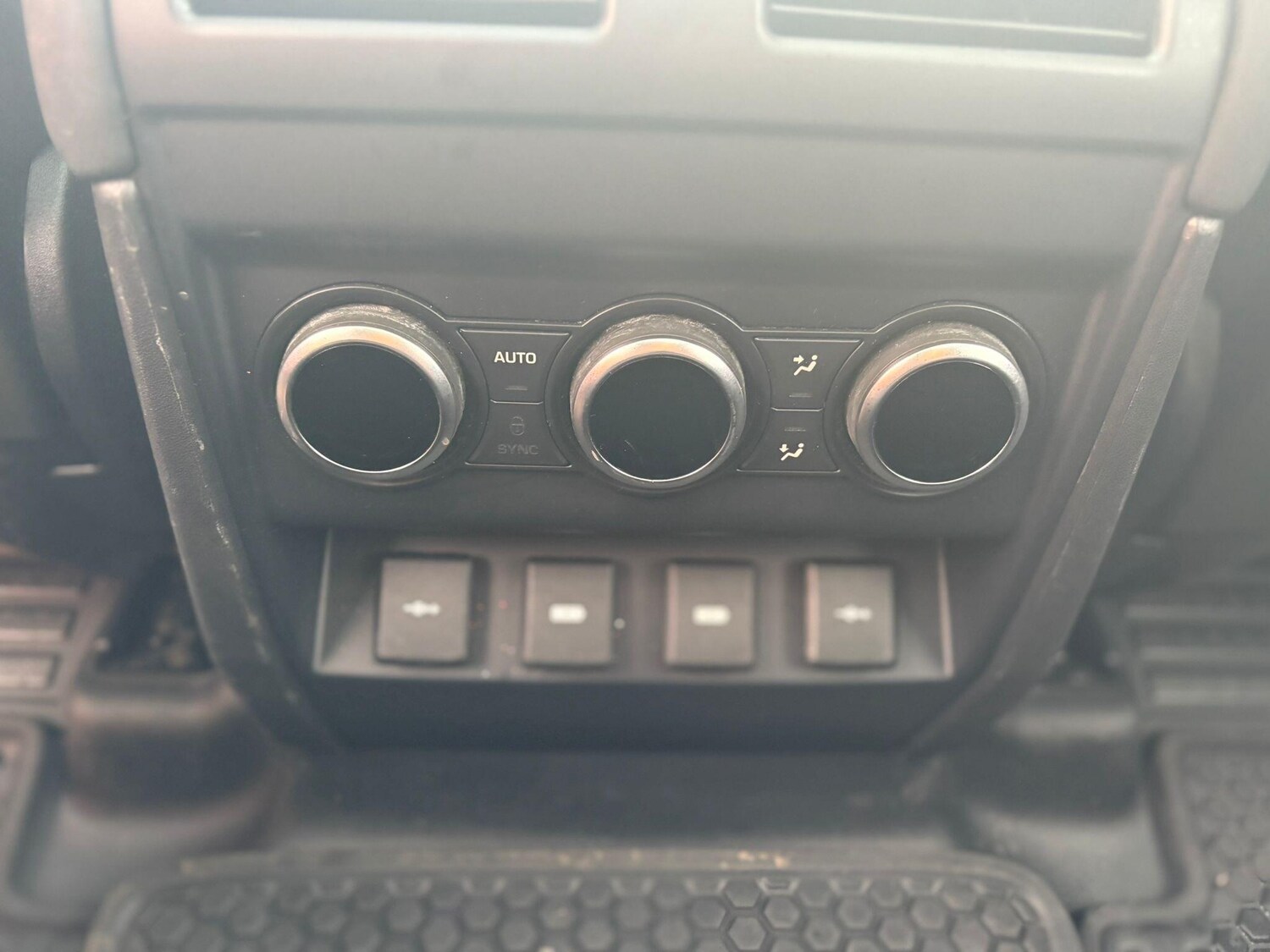 Used Land Rover Defender 2021 for sale - 77109596: Photo 54