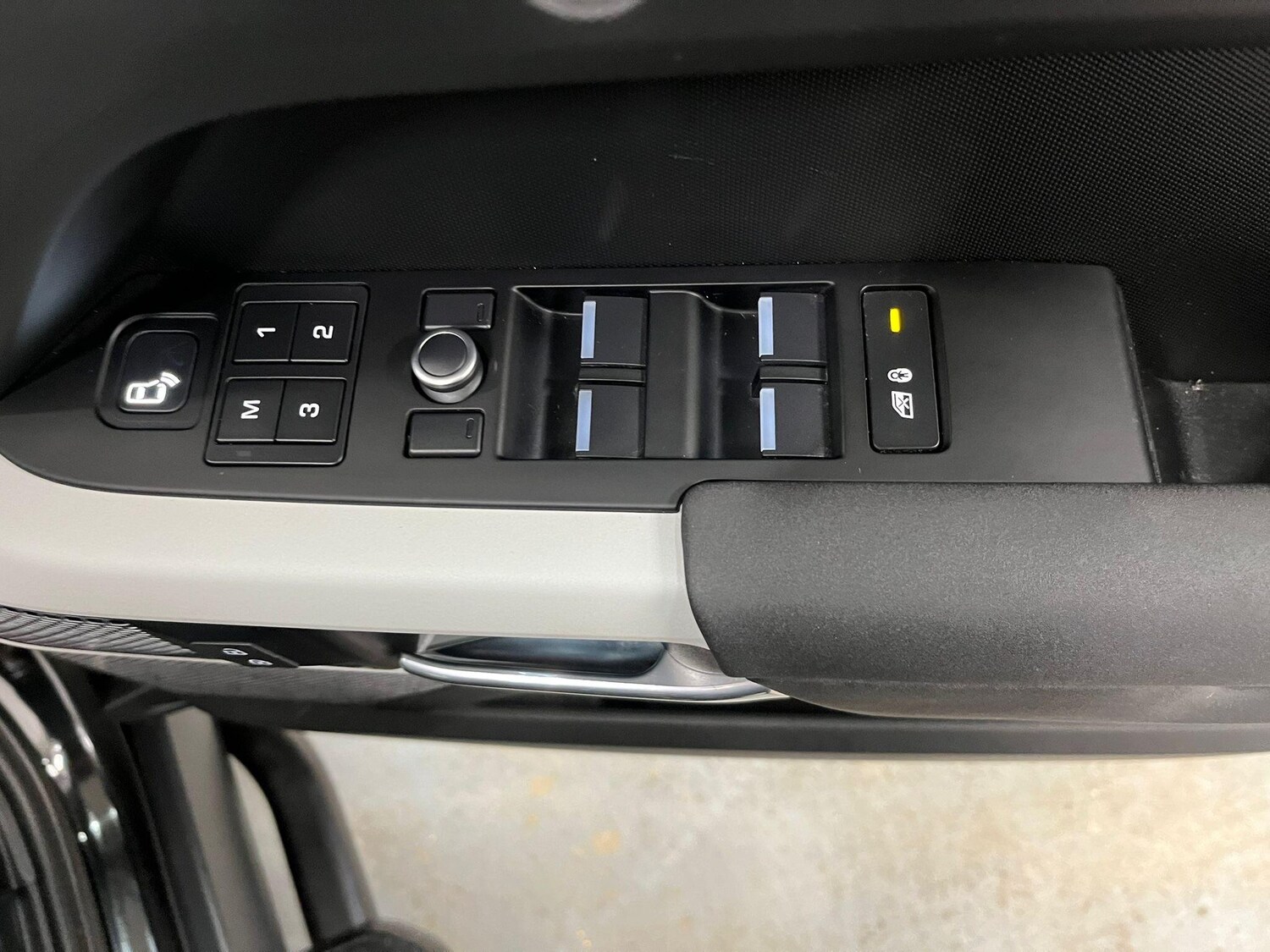 Used Land Rover Defender 110 for sale - 77783531: Photo 11