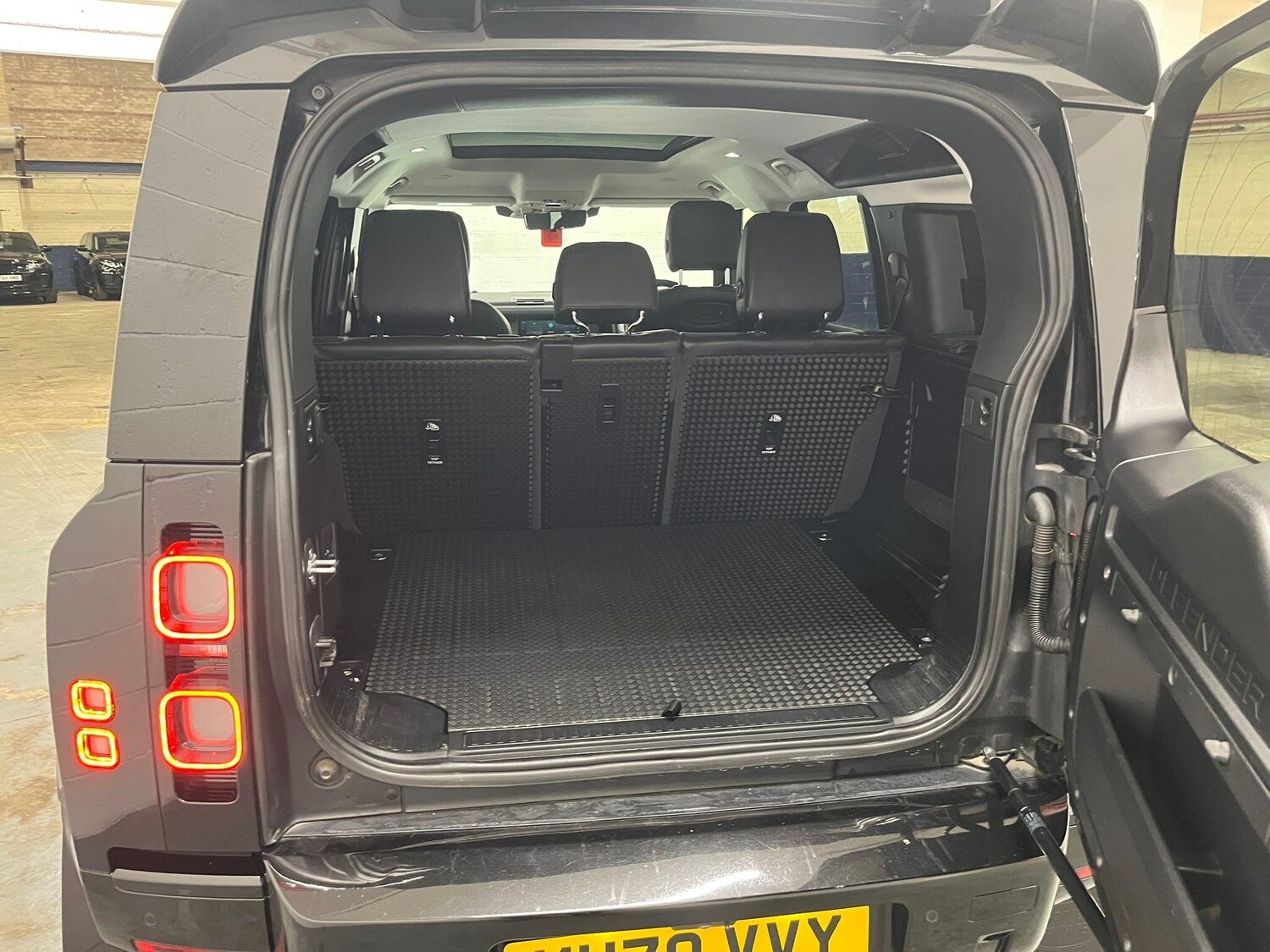 Used Land Rover Defender 110 for sale - 77783531: Photo 16