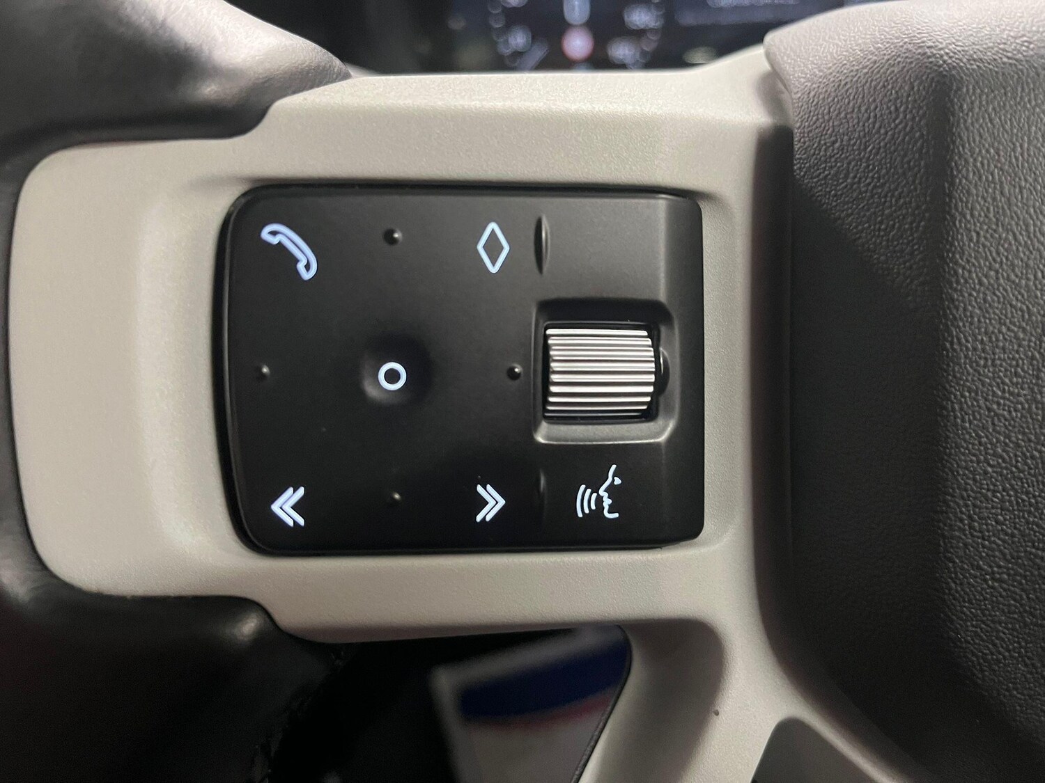 Used Land Rover Defender 110 for sale - 77783531: Photo 24