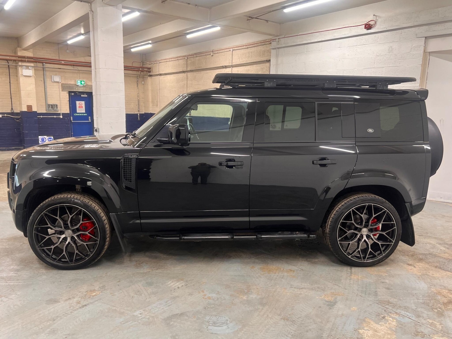 Used Land Rover Defender 110 for sale - 77783531: Photo 5