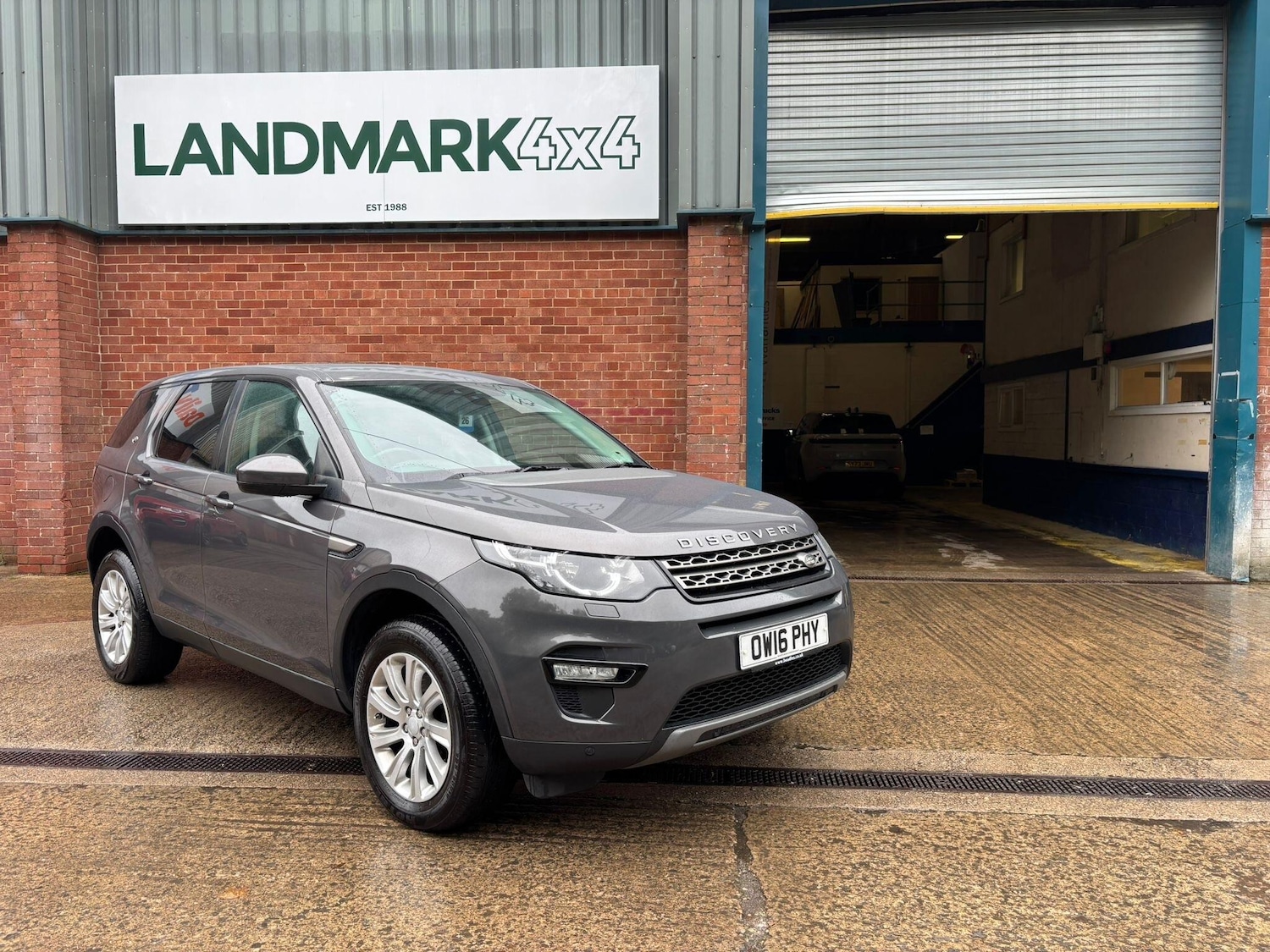 Used Land Rover Discovery Sport 2016 for sale - 76136608: Photo 1