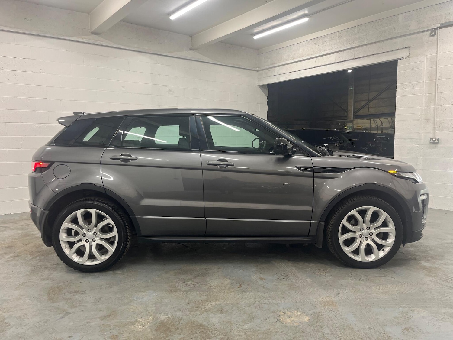 Used Land Rover Range Rover Evoque 2017 for sale - 76152868: Photo 2