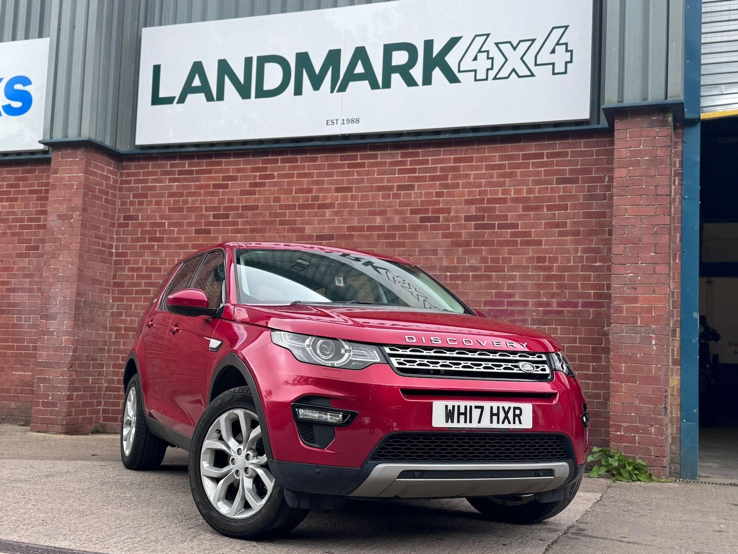 Used Land Rover Discovery Sport 2017 for sale - 76987697: Photo 1
