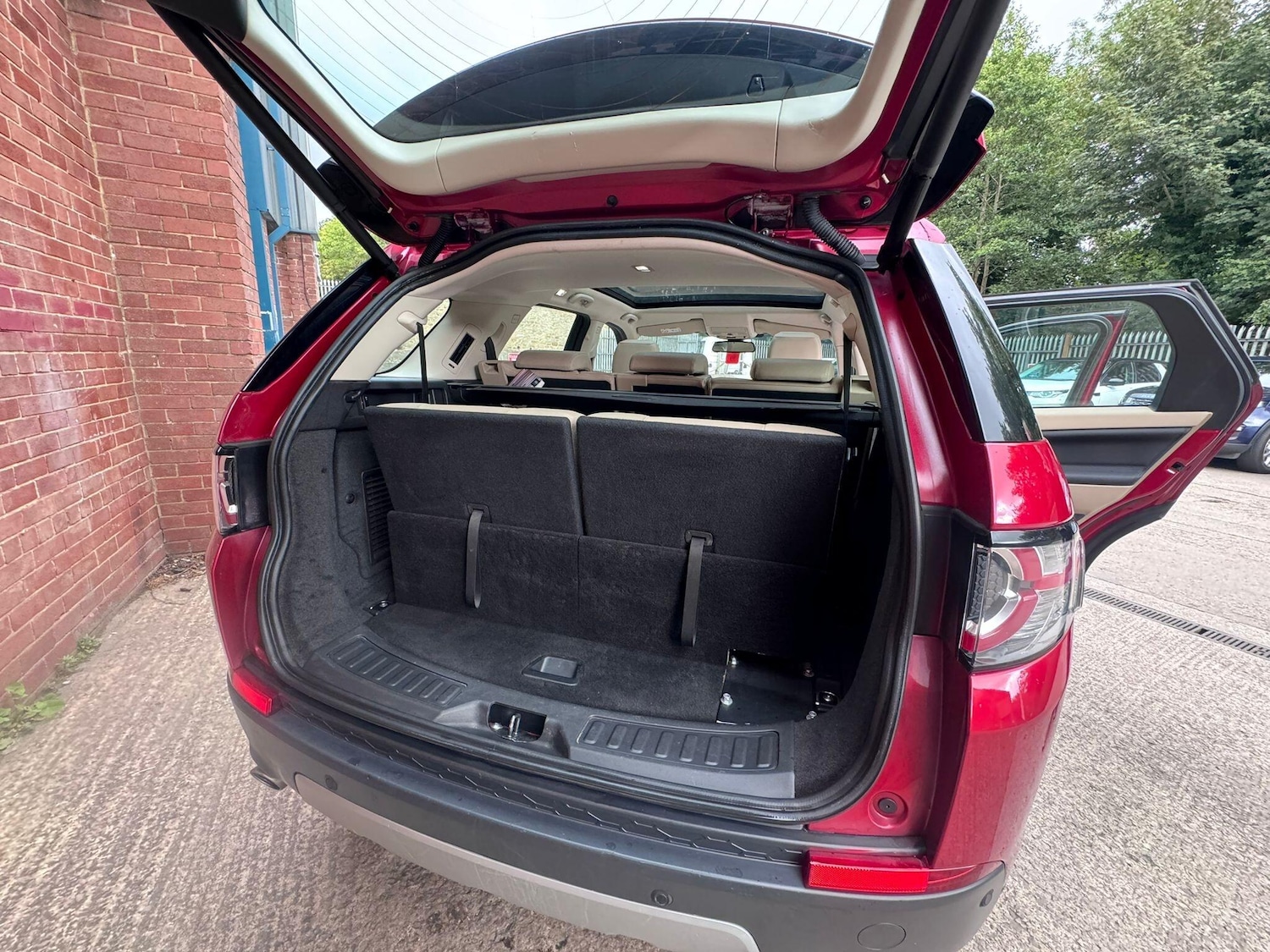 Used Land Rover Discovery Sport 2017 for sale - 76987697: Photo 10