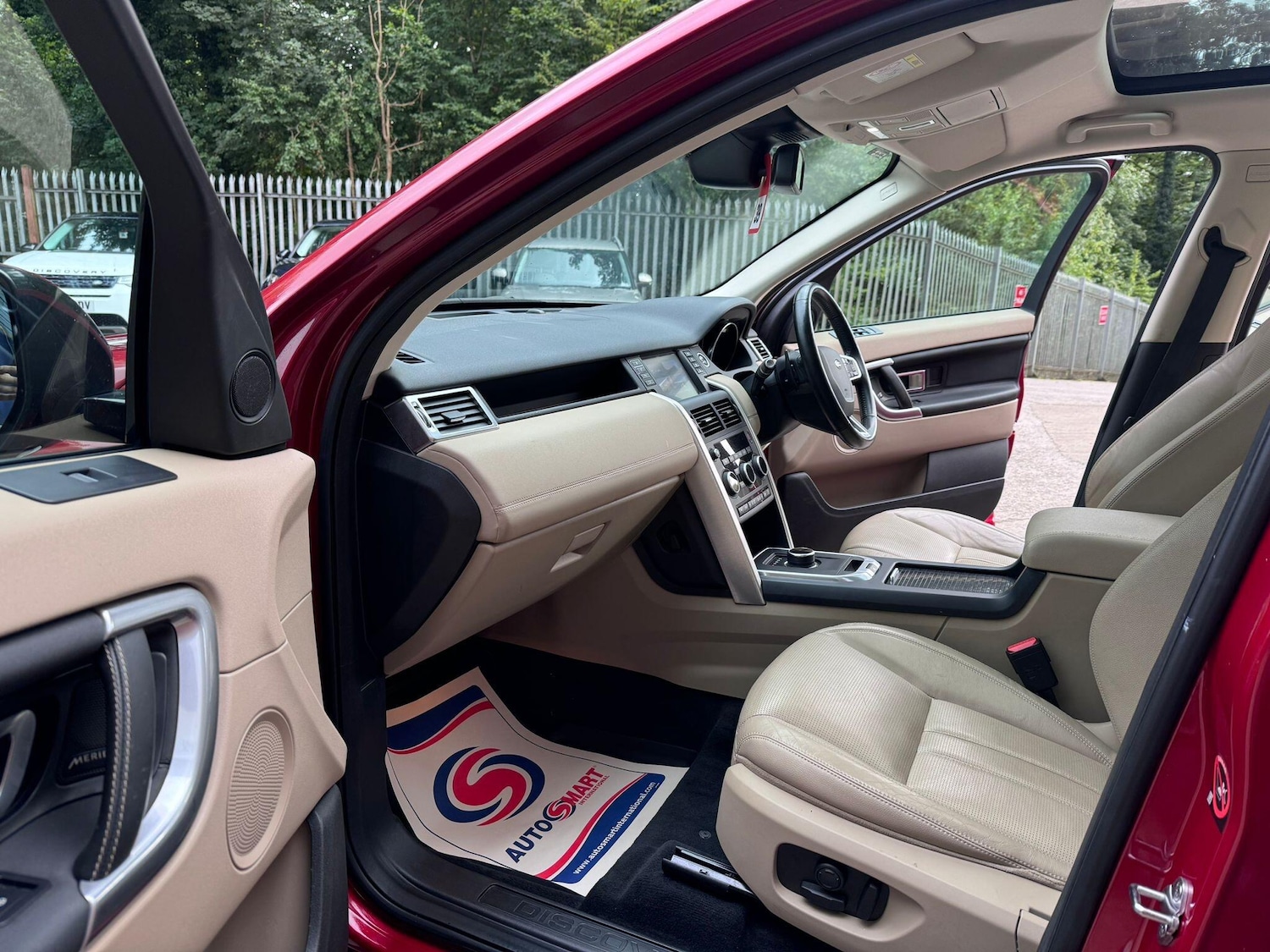 Used Land Rover Discovery Sport 2017 for sale - 76987697: Photo 17