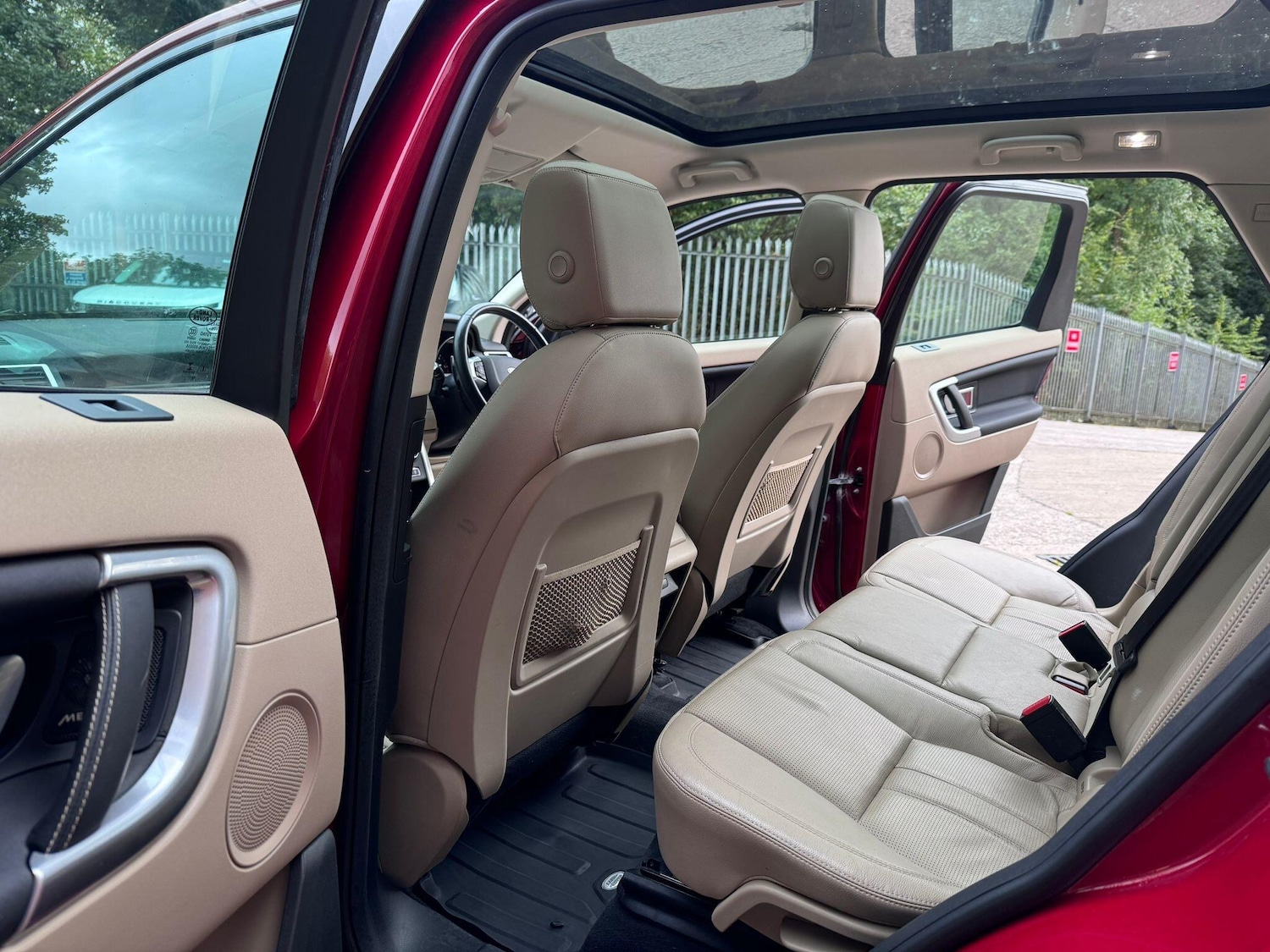 Used Land Rover Discovery Sport 2017 for sale - 76987697: Photo 18