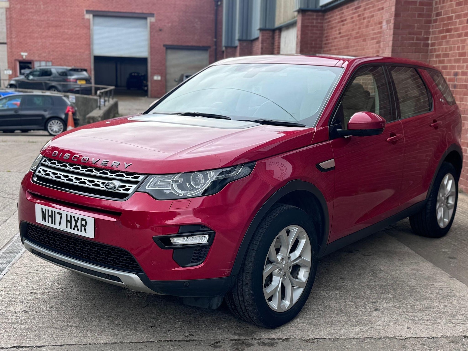 Used Land Rover Discovery Sport 2017 for sale - 76987697: Photo 2