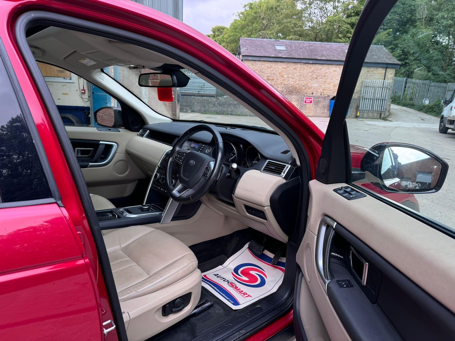 Used Land Rover Discovery Sport 2017 for sale - 76987697: Photo 25