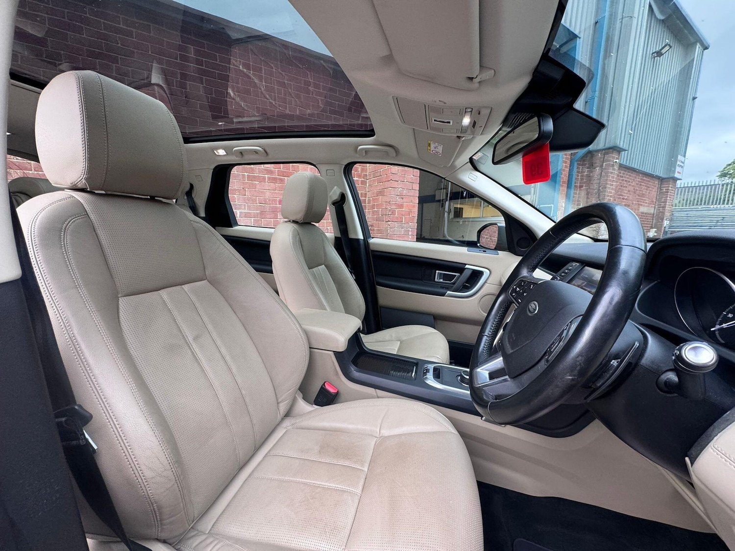 Used Land Rover Discovery Sport 2017 for sale - 76987697: Photo 26