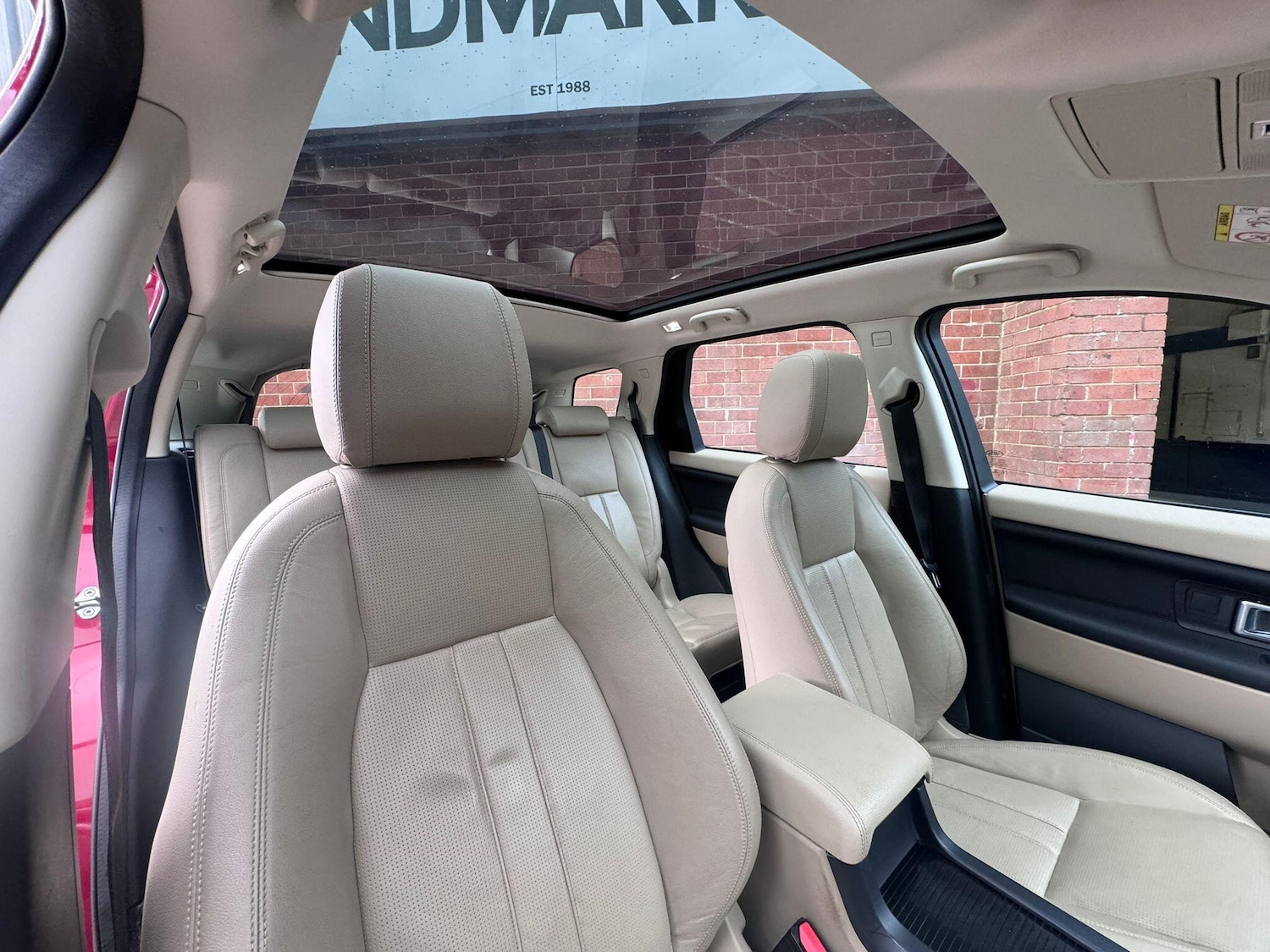 Used Land Rover Discovery Sport 2017 for sale - 76987697: Photo 3