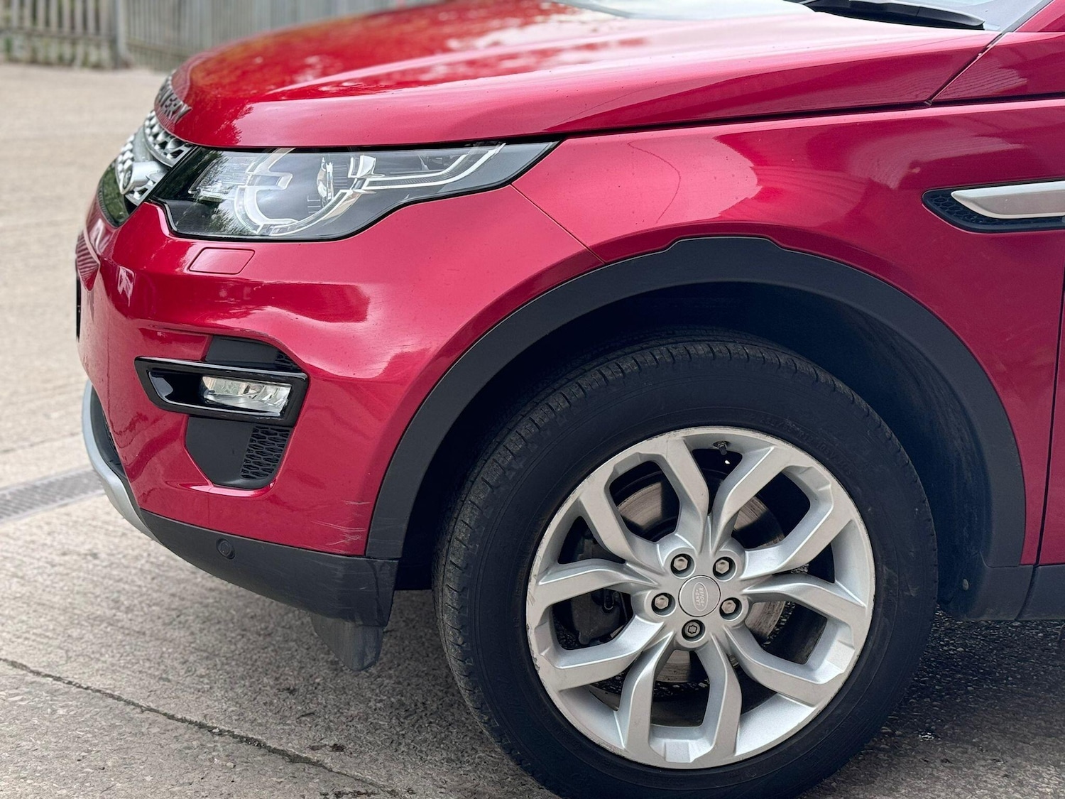 Used Land Rover Discovery Sport 2017 for sale - 76987697: Photo 4