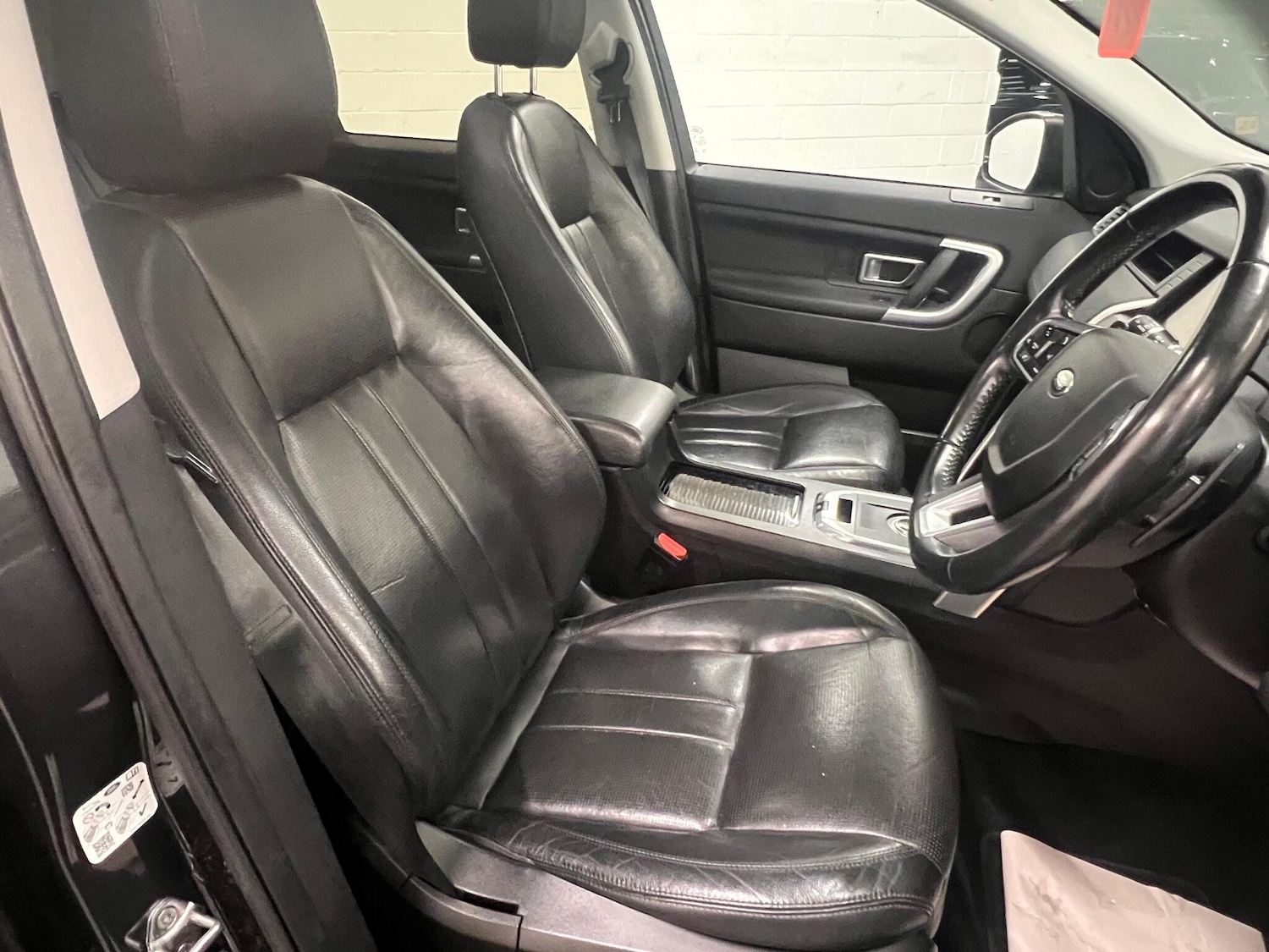 Used Land Rover Discovery Sport 2017 for sale - 76913825: Photo 3