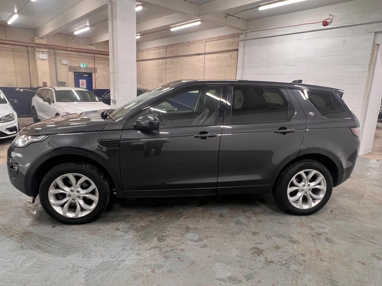 Used Land Rover Discovery Sport 2017 for sale - 76913825: Photo 6
