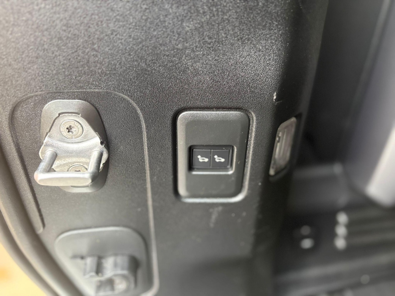 Used Land Rover Defender 110 for sale - 77191404: Photo 21