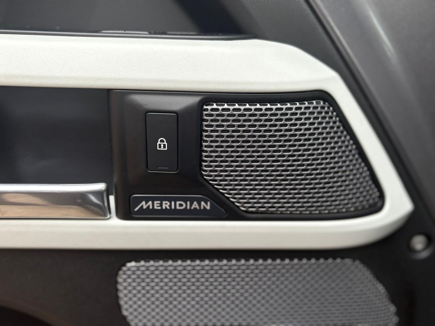 Used Land Rover Defender 110 for sale - 77191404: Photo 33