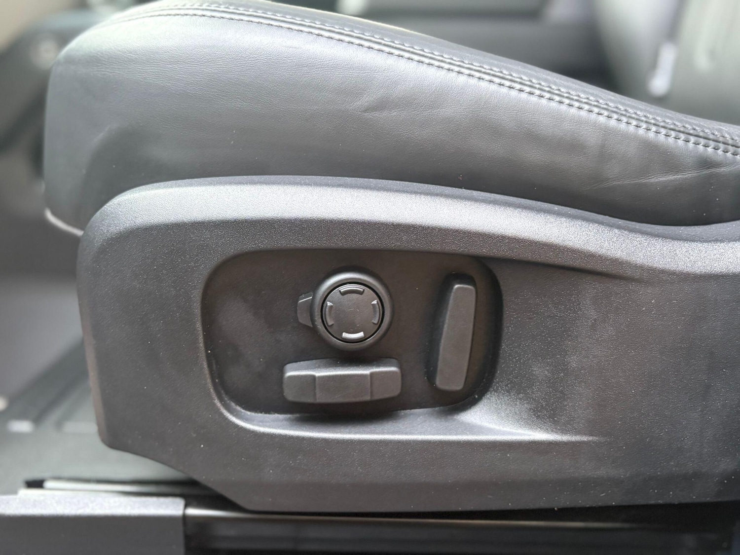 Used Land Rover Defender 110 for sale - 77191404: Photo 45