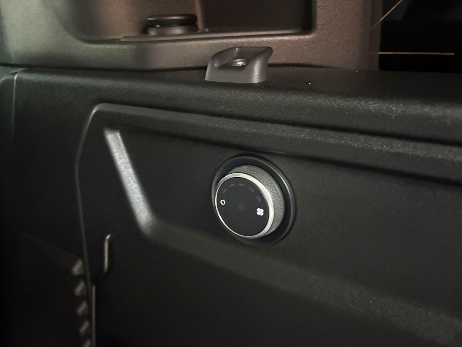 Used Land Rover Defender 110 for sale - 77191404: Photo 71