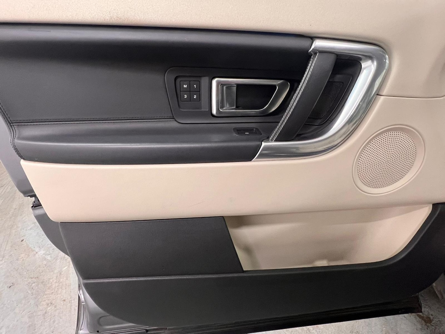 Used Land Rover Discovery Sport 2015 for sale - 76926848: Photo 28