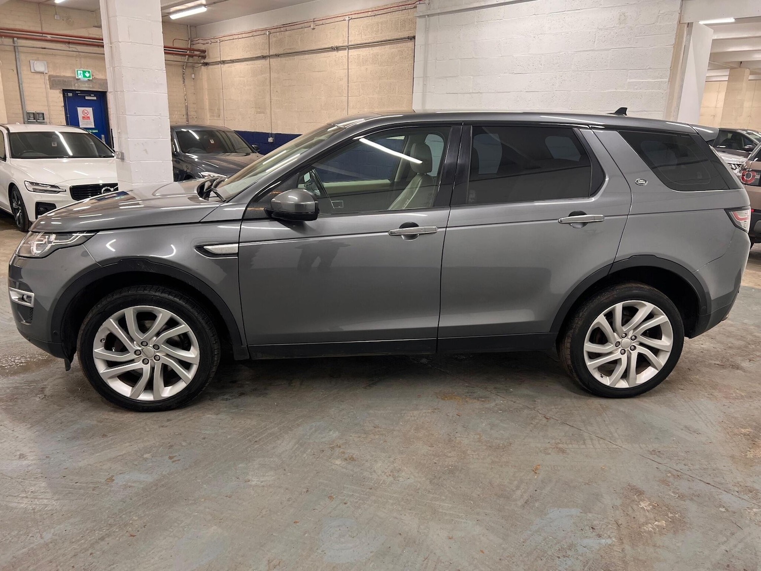 Used Land Rover Discovery Sport 2015 for sale - 76926848: Photo 5