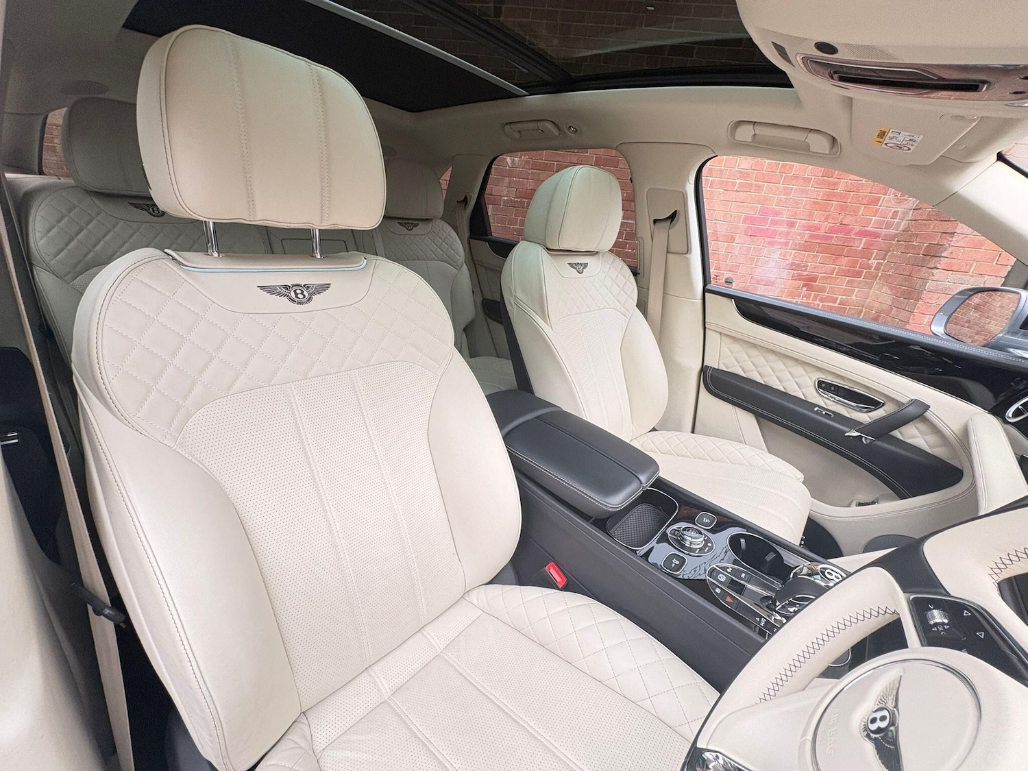 Used Bentley Bentayga 2018 for sale - 76714832: Photo 19