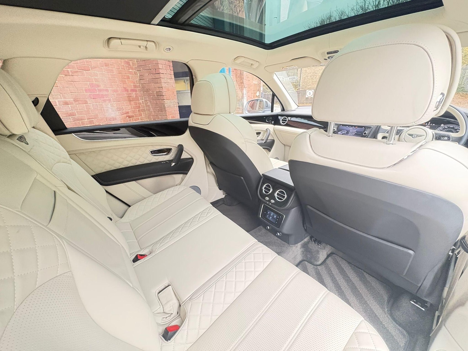 Used Bentley Bentayga 2018 for sale - 76714832: Photo 25