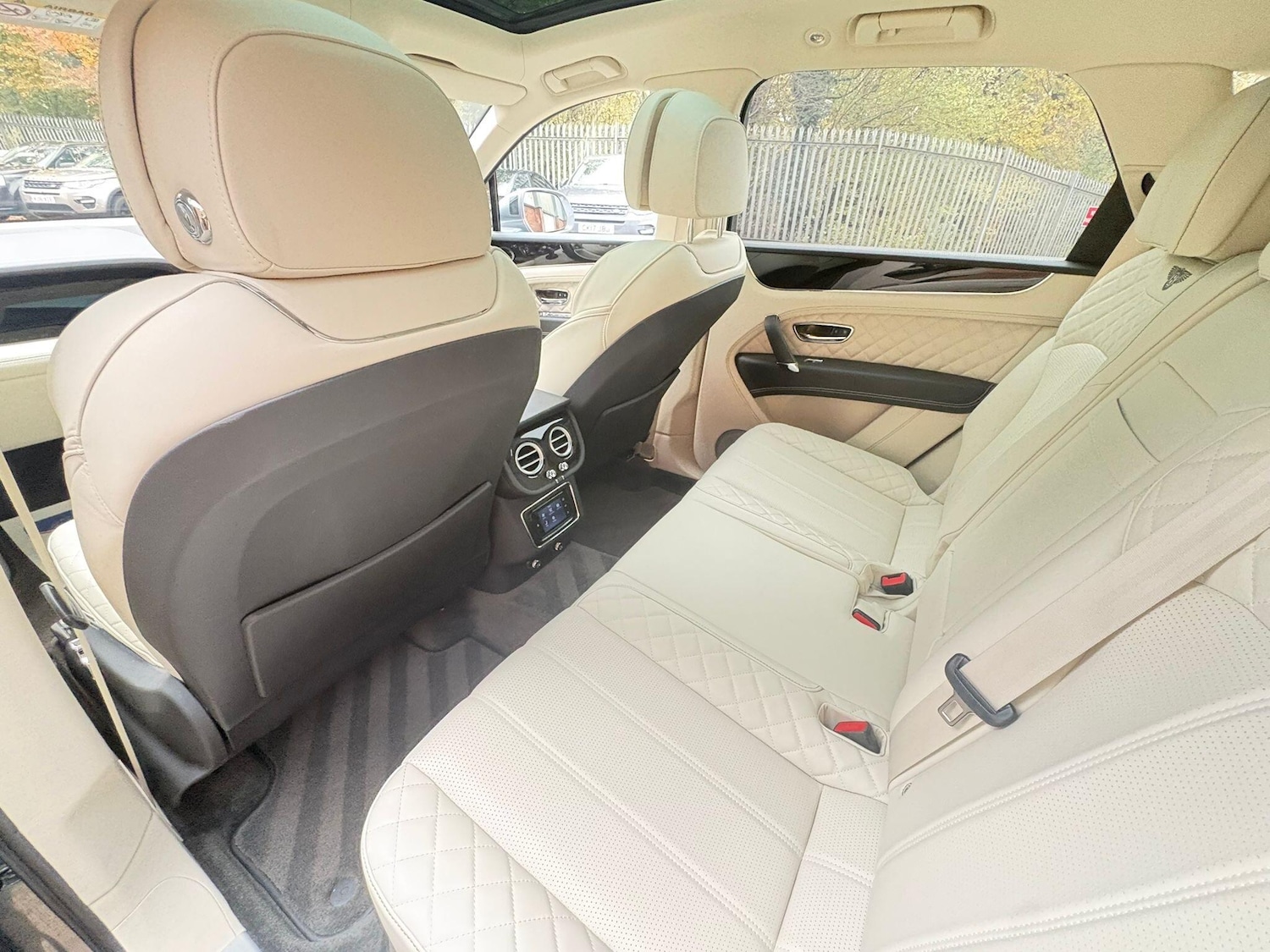 Used Bentley Bentayga 2018 for sale - 76714832: Photo 26