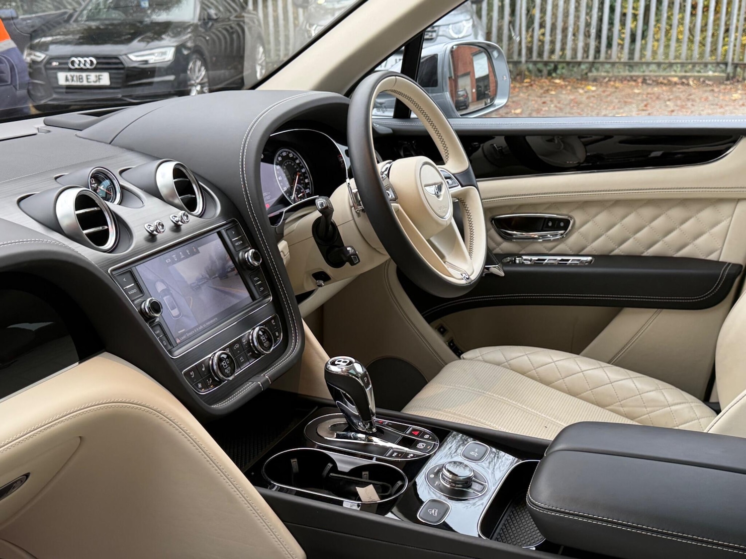 Used Bentley Bentayga 2018 for sale - 76714832: Photo 3