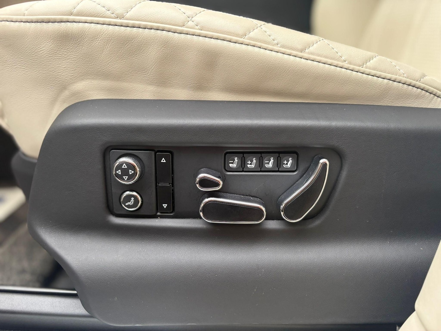 Used Bentley Bentayga 2018 for sale - 76714832: Photo 30