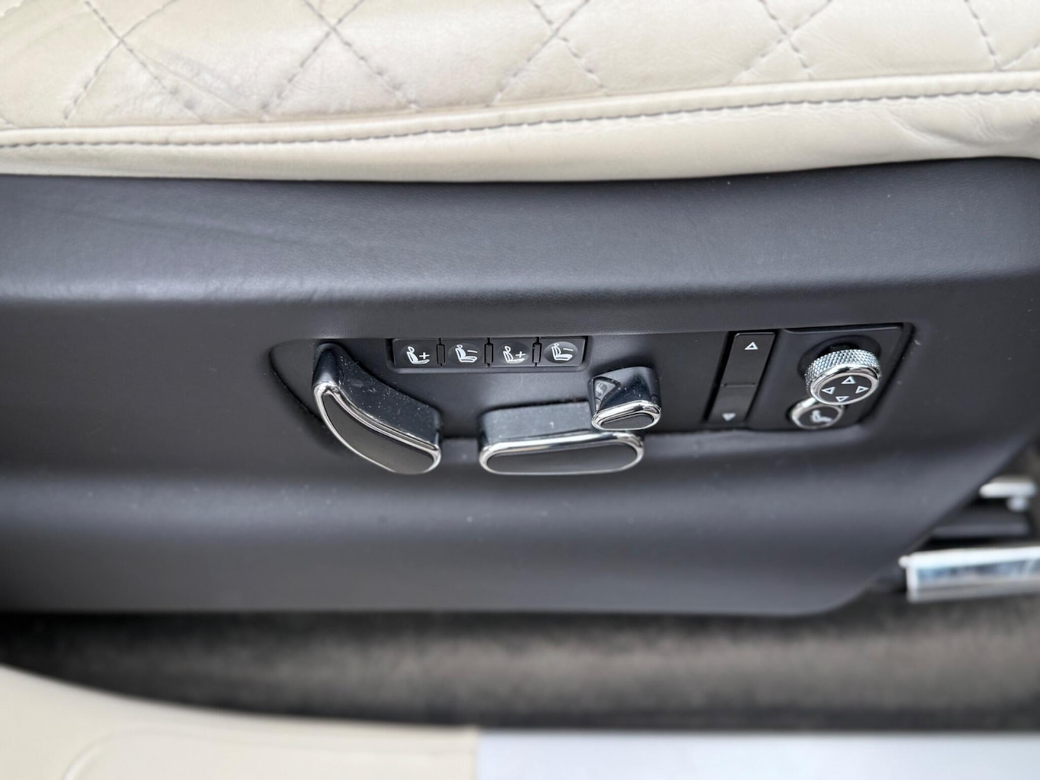 Used Bentley Bentayga 2018 for sale - 76714832: Photo 35