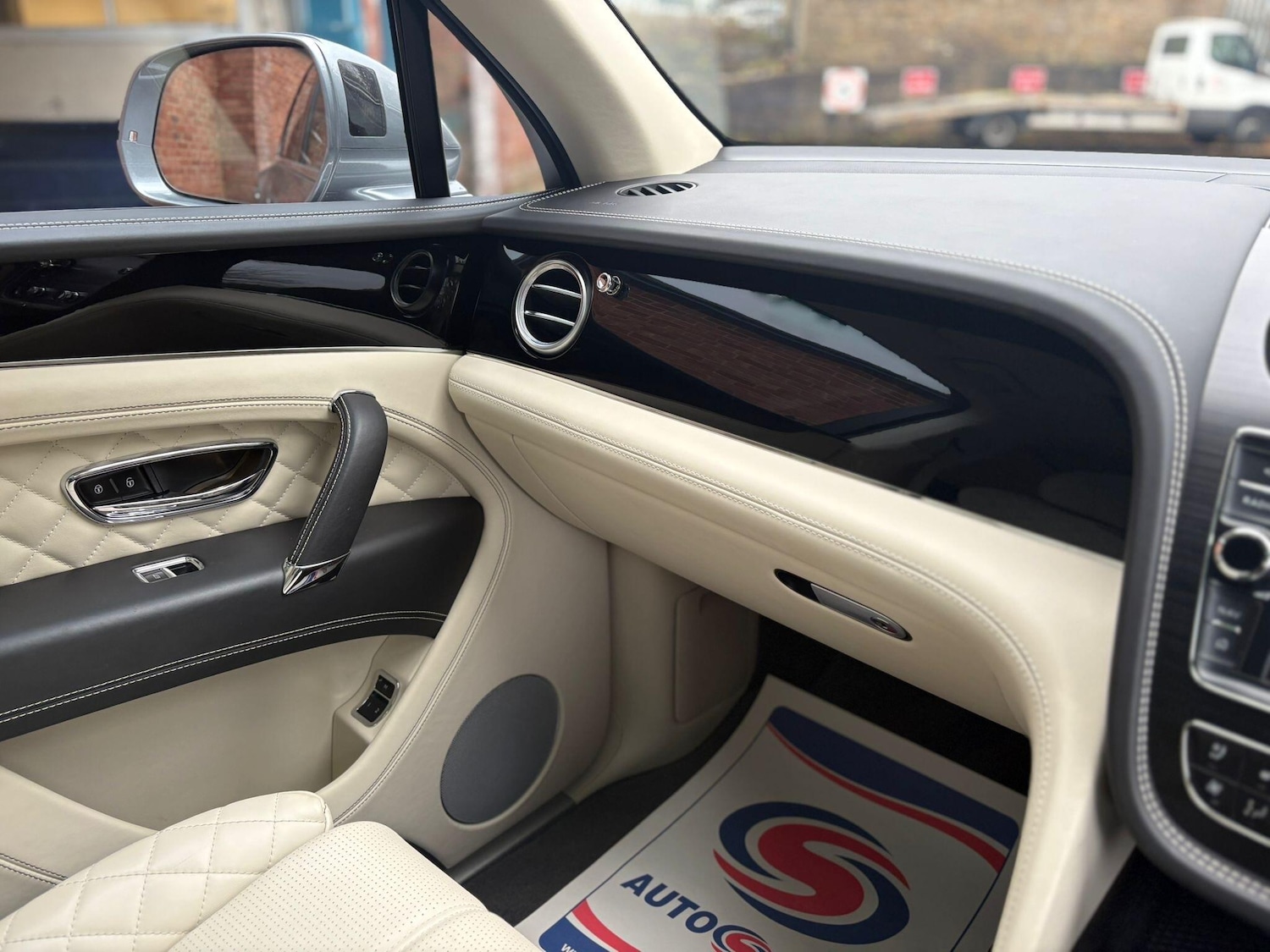 Used Bentley Bentayga 2018 for sale - 76714832: Photo 37