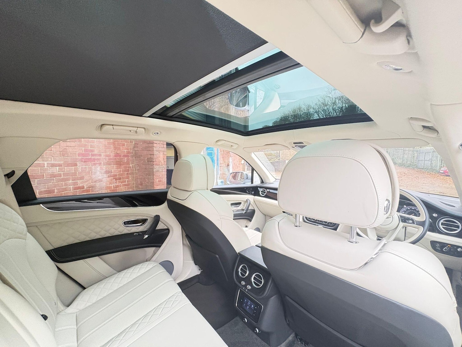 Used Bentley Bentayga 2018 for sale - 76714832: Photo 64