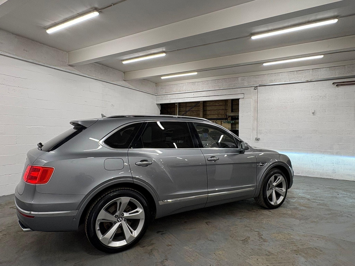 Used Bentley Bentayga 2018 for sale - 76714832: Photo 85