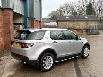 Used Land Rover Discovery Sport 2017 for sale - 77131532: Photo