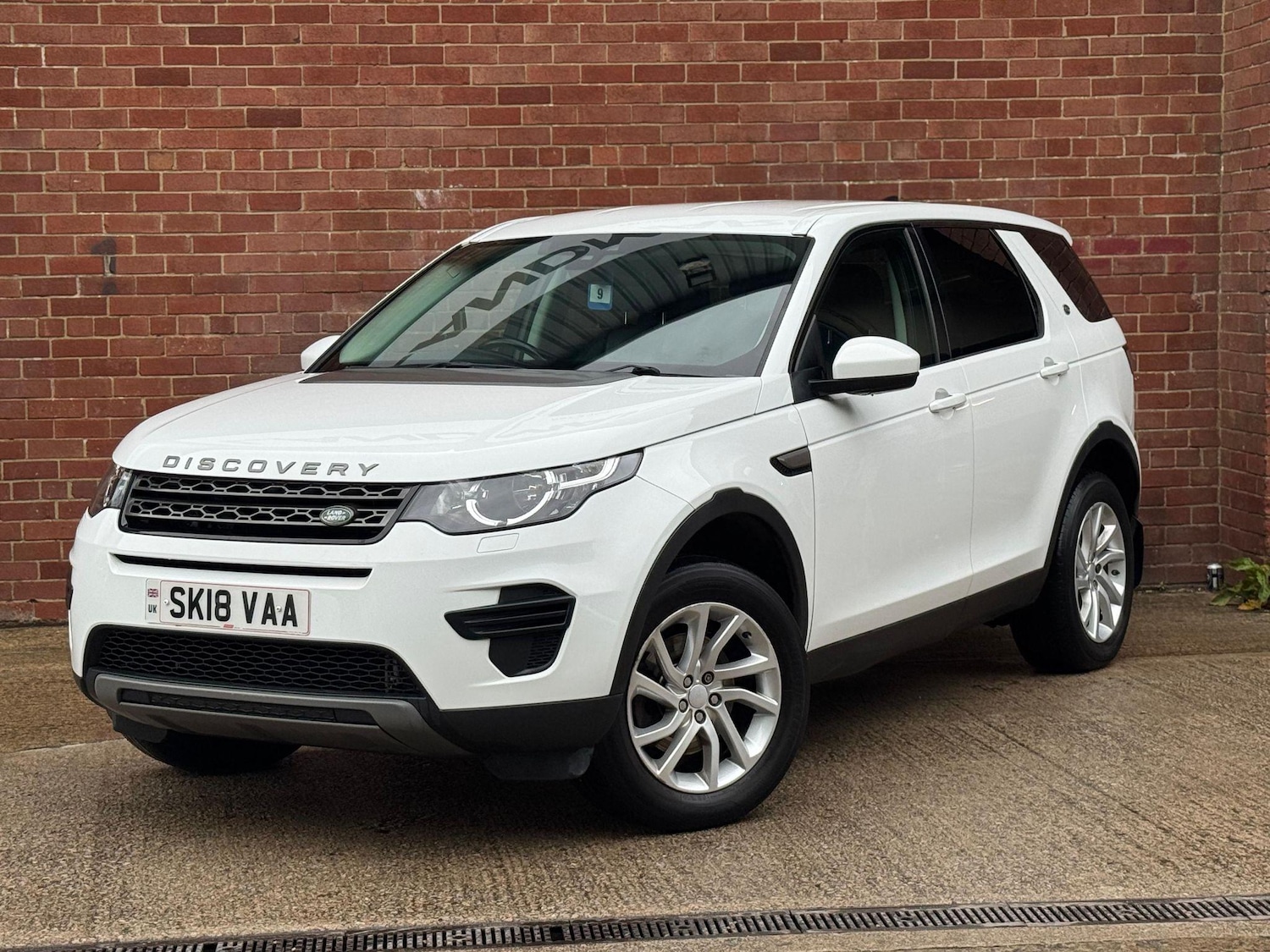 Used Land Rover Discovery Sport 2018 for sale - 78035034: Photo 2