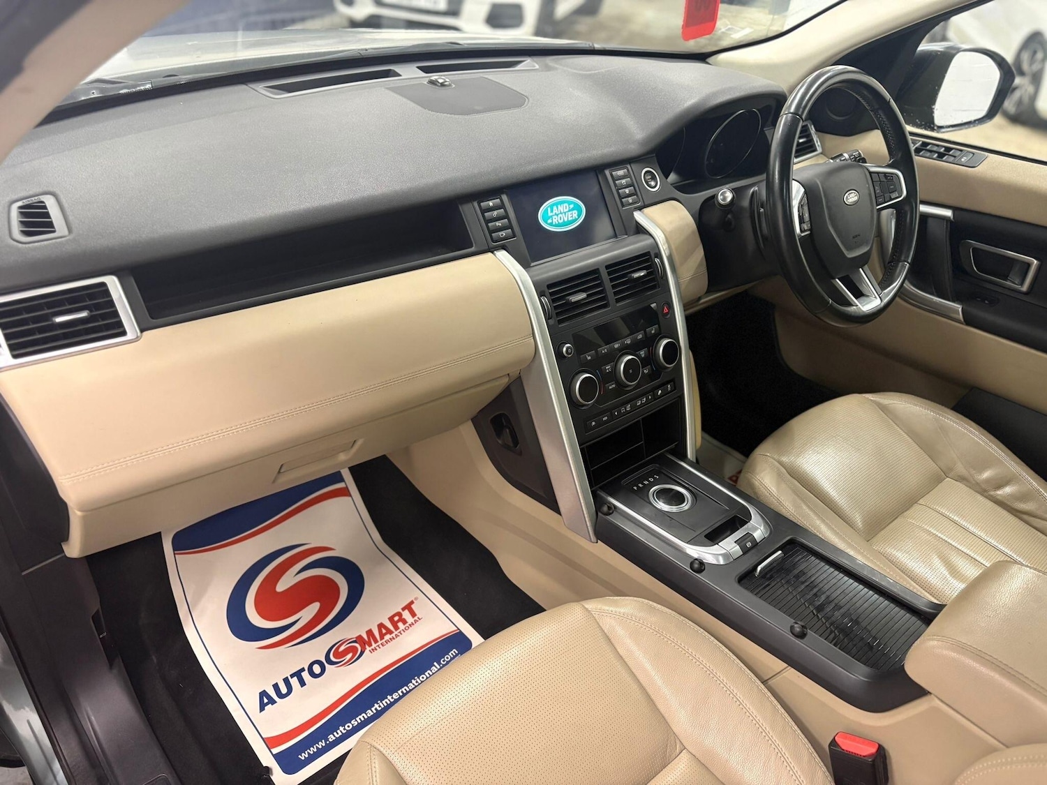 Used Land Rover Discovery Sport 2015 for sale - 77696387: Photo 2