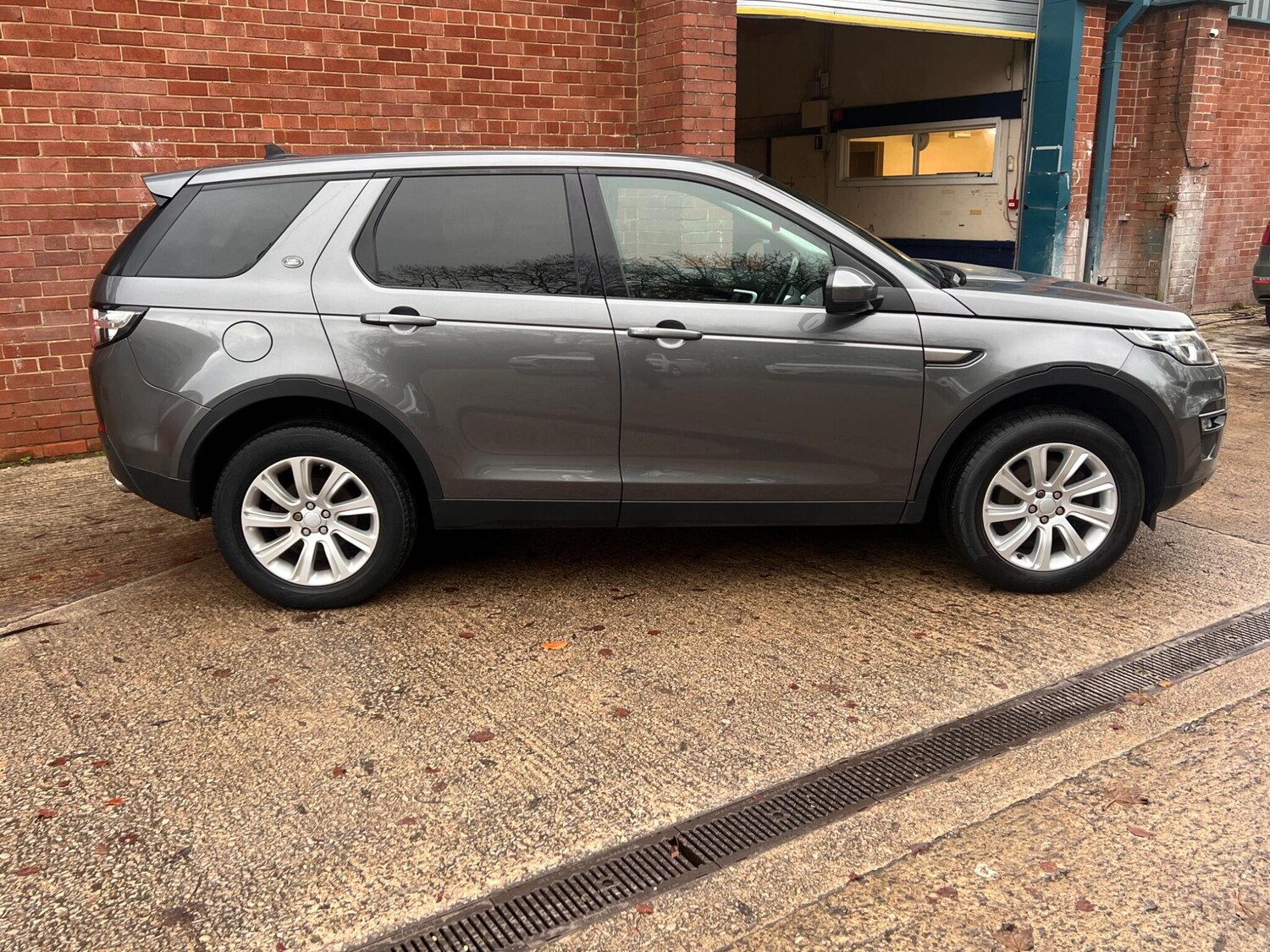 Used Land Rover Discovery Sport 2016 for sale - 76512398: Photo 30