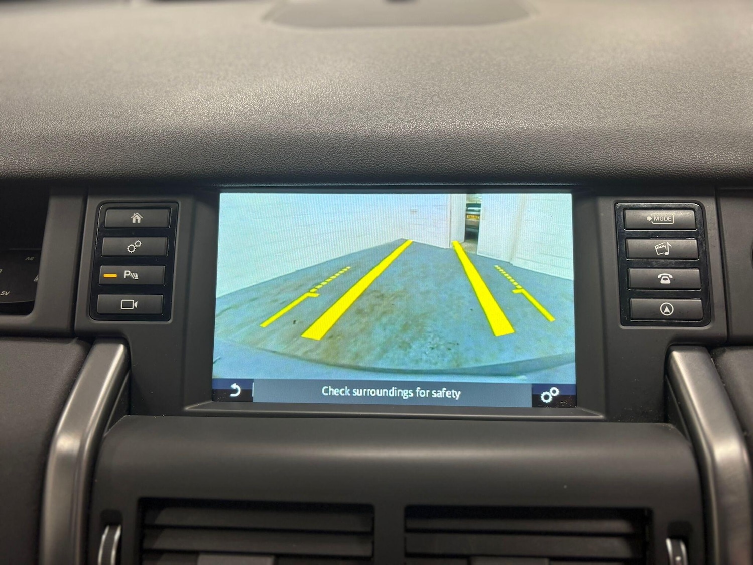 Used Land Rover Discovery Sport 2019 for sale - 76585217: Photo 90