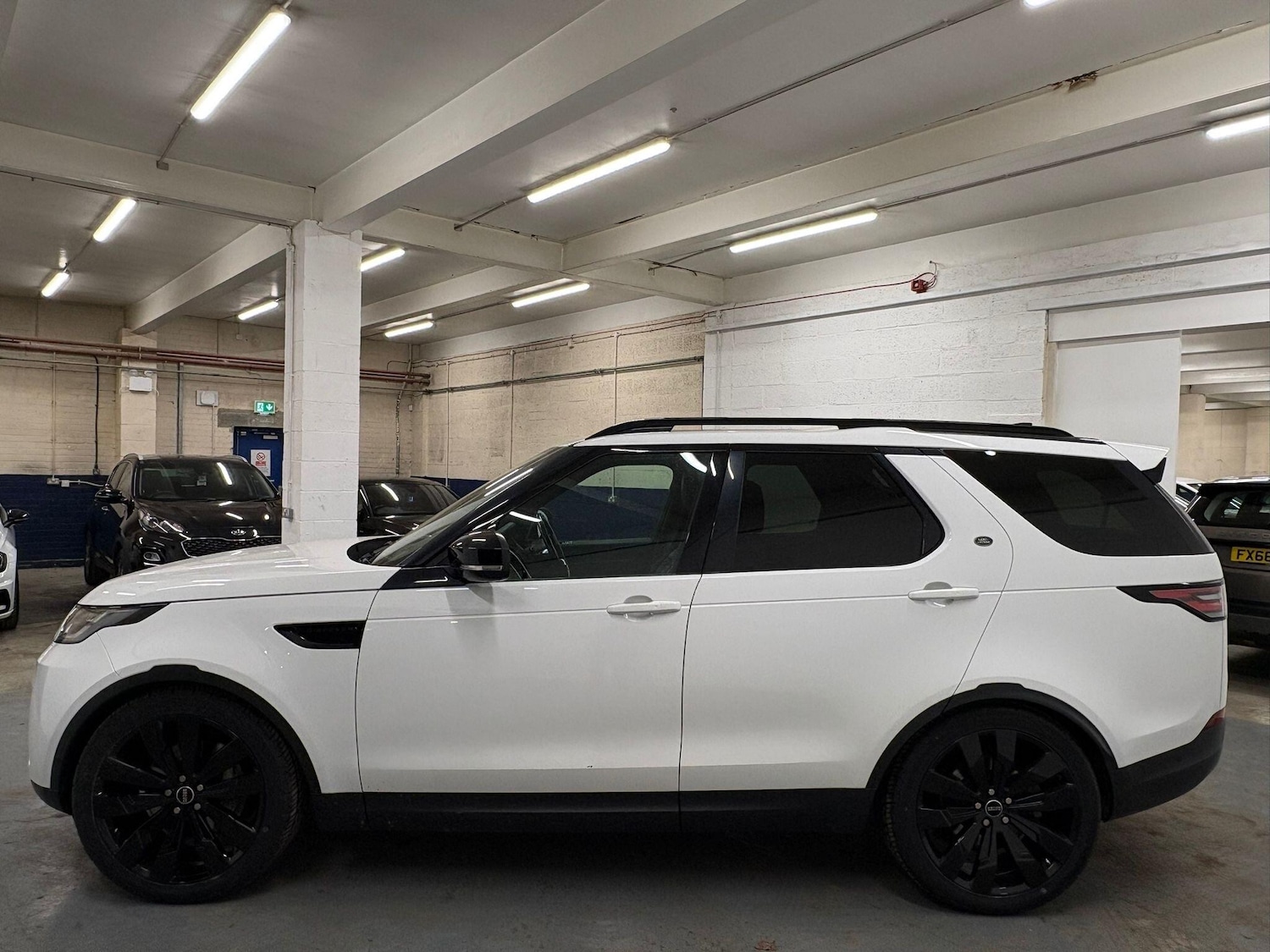 Used Land Rover Discovery 2019 for sale - 77202449: Photo 76